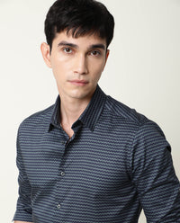 Rare Rabbit Men's Millyy Green Cotton Geometric Print Regular Fit Full Sleeve Collared Shirt