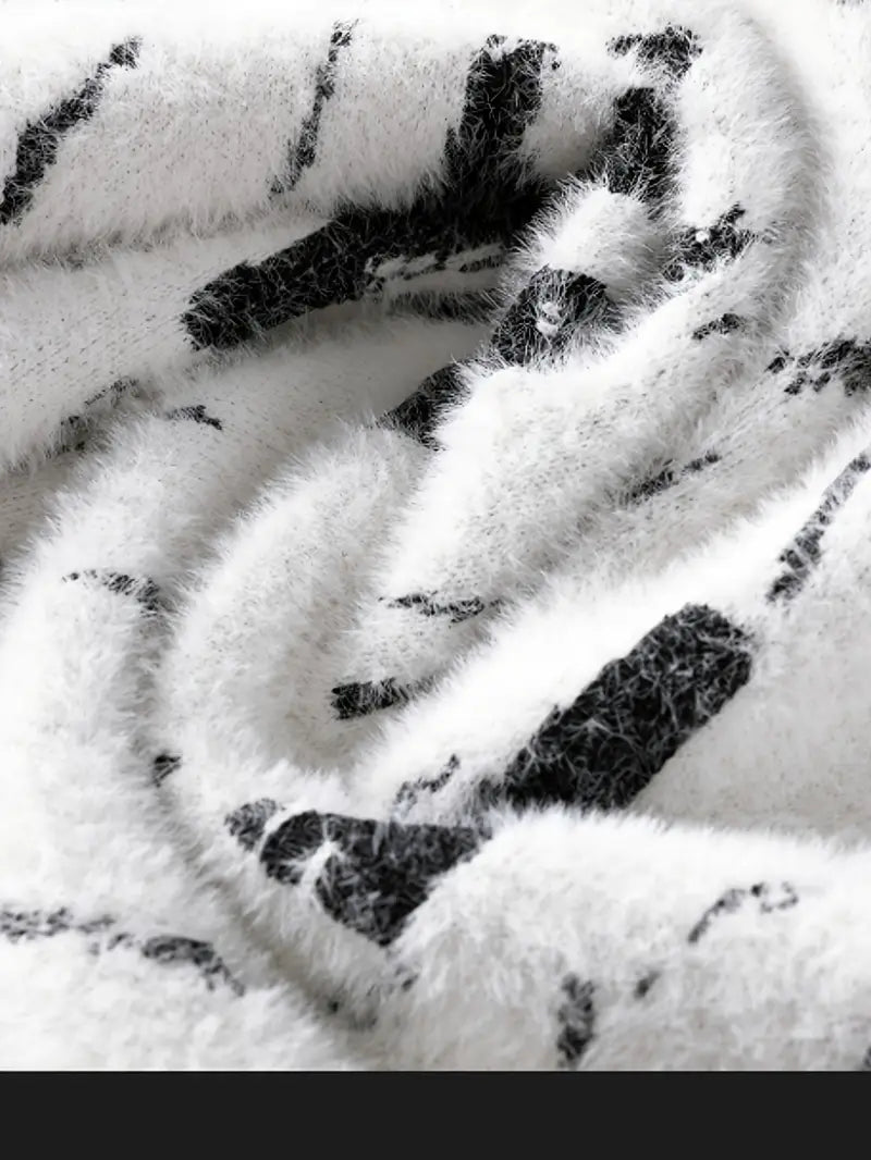 Clothic™ Abstract Black & White Knitted Sweater