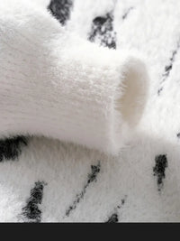 Clothic™ Abstract Black & White Knitted Sweater